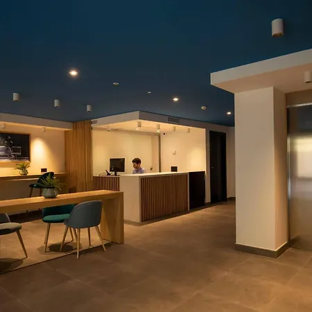 ゲストハウス Alameda Santiago 4*