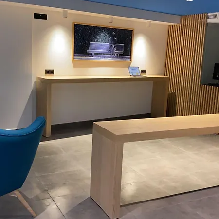 בית הארחה Alameda Santiago 4*